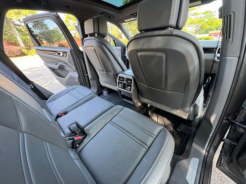 Used 2019 Porsche Cayenne AWD/4WD image 26