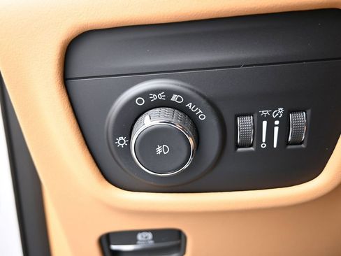 New 2025 Jeep Grand Cherokee Summit image 34