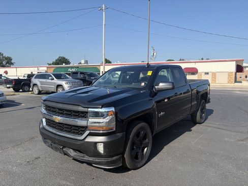Used 2018 Chevrolet Silverado 1500 LT w/ Texas Edition RWD image 4