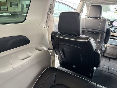 Used 2024 Chrysler Pacifica Limited image 27