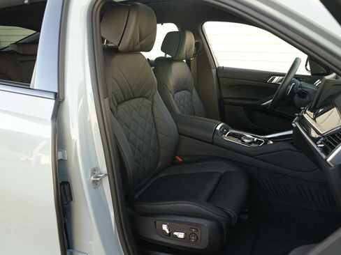 Used 2026 BMW X6 xDrive40i AWD/4WD image 4