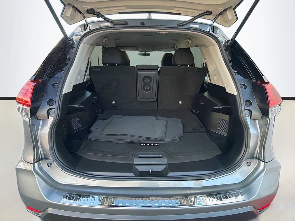 Used 2017 Nissan Rogue SV FWD image 24