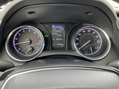 Used 2019 Toyota Camry SE image 14