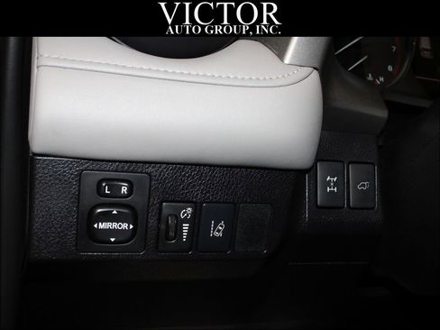 Used 2017 Toyota RAV4 Limited w/ Protection Package AWD/4WD image 18