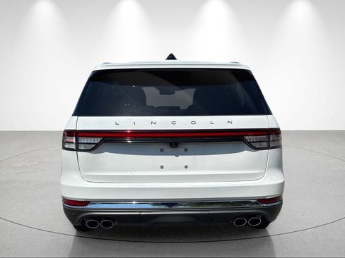 Used 2025 Lincoln Aviator 2WD image 4