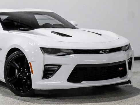 Used 2018 Chevrolet Camaro SS RWD image 11