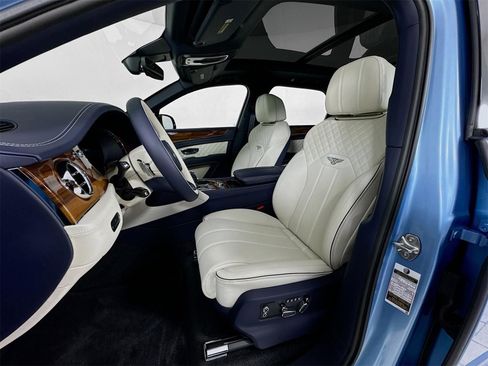 Certified 2025 Bentley Bentayga AWD/4WD image 11