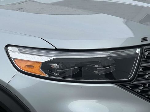 Used 2021 Ford Explorer XLT w/ Equipment Group 202A image 7