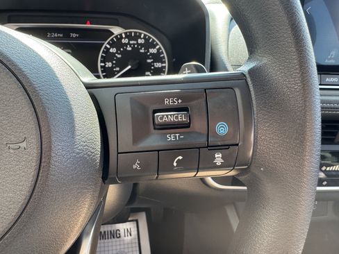 Used 2024 Nissan Rogue SV image 32