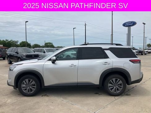 Used 2025 Nissan Pathfinder SV FWD image 4
