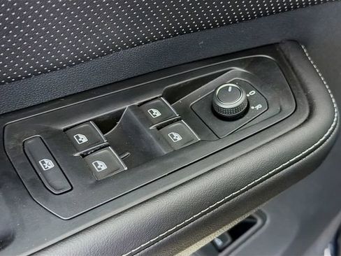 New 2026 Volkswagen Atlas Cross Sport SE FWD image 19