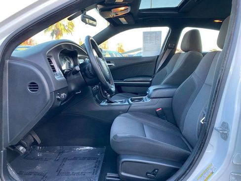 Used 2019 Dodge Charger SXT image 9
