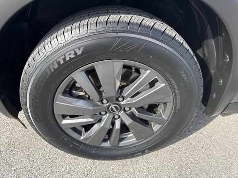 Used 2025 Nissan Pathfinder SV image 7