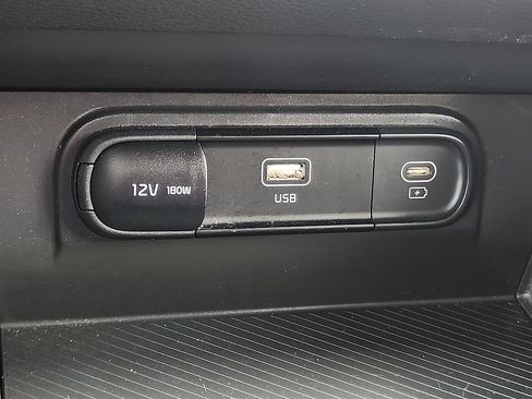 Used 2025 Kia Sportage LX FWD image 10