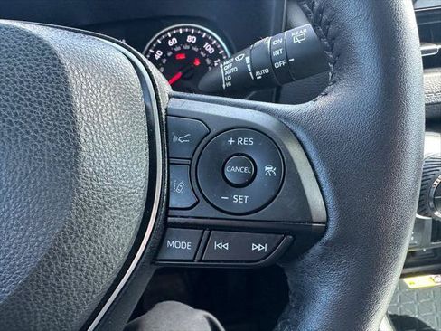 Certified 2022 Toyota RAV4 XLE Premium AWD/4WD image 22