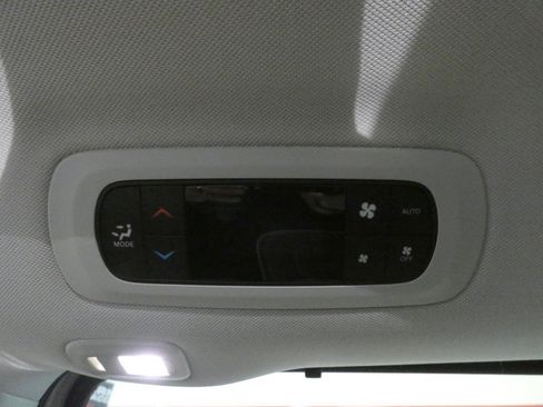 Used 2024 Chrysler Pacifica Limited w/ Trailer Tow Group AWD/4WD image 29