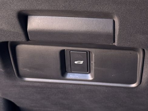 Used 2024 Land Rover Range Rover Evoque Dynamic SE image 22