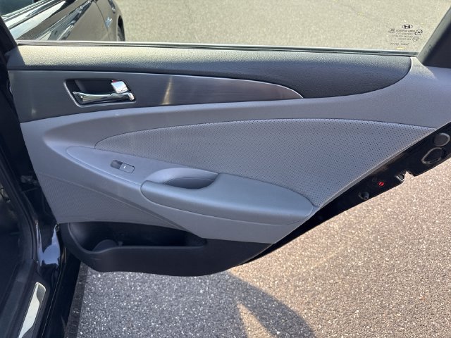 Used 2014 Hyundai Sonata Limited w/ Panoramic Sunroof Package 02 FWD image 17