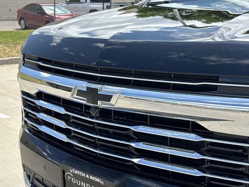 Used 2025 Chevrolet Suburban LT w/ Comfort Package AWD/4WD image 34
