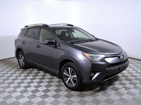 Used 2017 Toyota RAV4 XLE w/ All Weather Liner Package AWD/4WD image 6