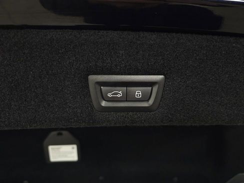 Used 2023 BMW 760i xDrive image 9