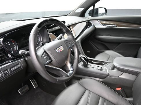 Certified 2025 Cadillac XT6 Sport w/ Platinum Package AWD/4WD image 10