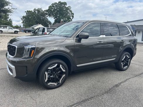 Used 2025 Kia Telluride EX w/ EX Captain's Chair Package FWD image 8