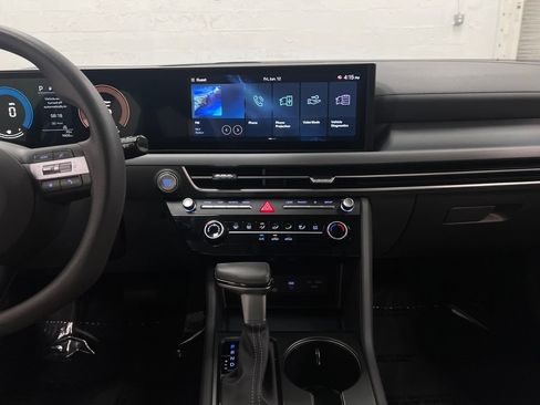 Used 2025 Hyundai Sonata SE FWD image 19