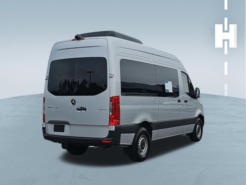 Used 2024 Mercedes-Benz Sprinter 2500 image 4