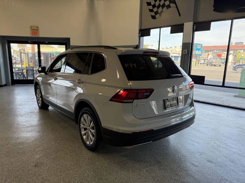 Used 2018 Volkswagen Tiguan SE w/ Panoramic Sunroof Package image 5