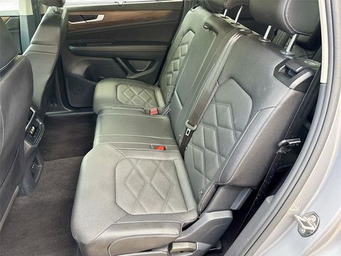 Used 2025 Volkswagen Atlas SE FWD image 26