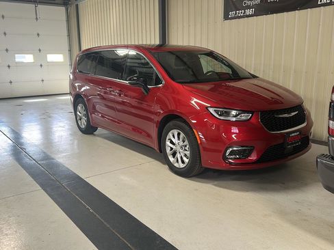 New 2026 Chrysler Pacifica Limited FWD image 26