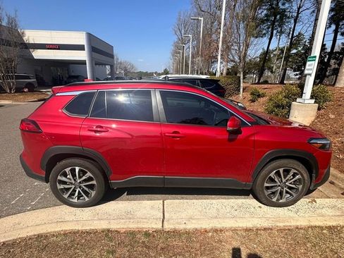 Used 2023 Toyota Corolla Cross XLE w/ Convenience Package image 4