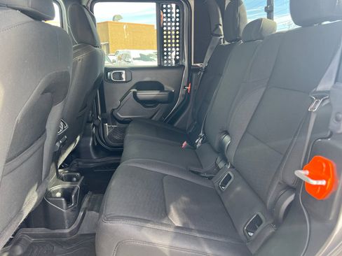 Used 2022 Jeep Gladiator Willys image 8