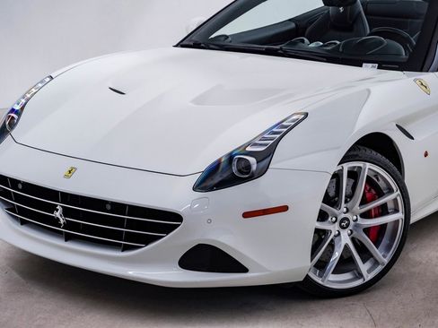 Used 2015 Ferrari California T image 4