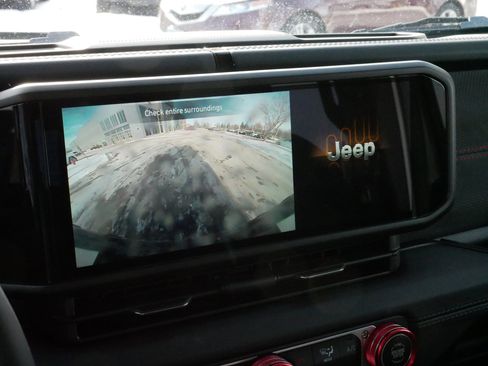 Used 2024 Jeep Wrangler Unlimited Rubicon image 28