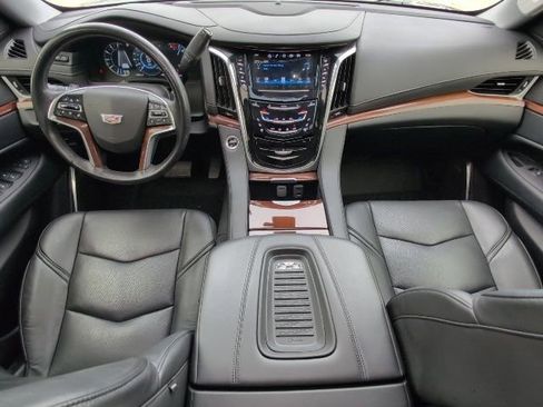 Used 2020 Cadillac Escalade Premium Luxury RWD image 5
