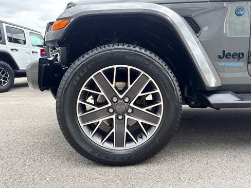 Used 2022 Jeep Wrangler Unlimited Sahara AWD/4WD image 19