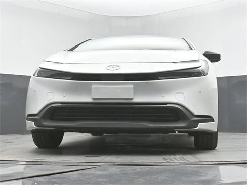 Used 2023 Toyota Prius LE image 31