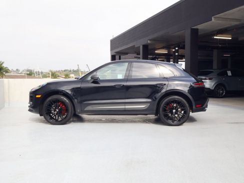 Certified 2023 Porsche Macan Turbo image 2