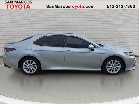 Used 2021 Toyota Camry LE FWD image 5