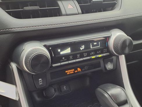 Used 2021 Toyota RAV4 LE image 38