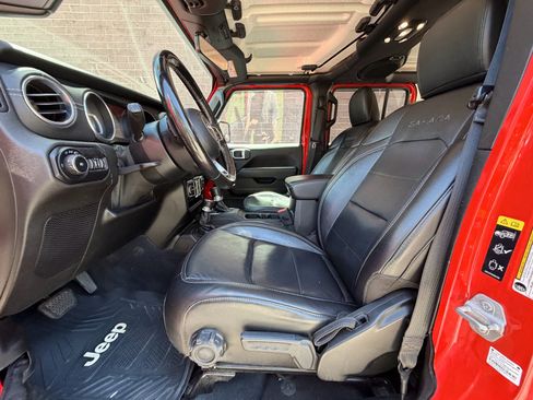 Used 2020 Jeep Wrangler Unlimited Sahara w/ Uconnect 4C Nav & Sound Group AWD/4WD image 13