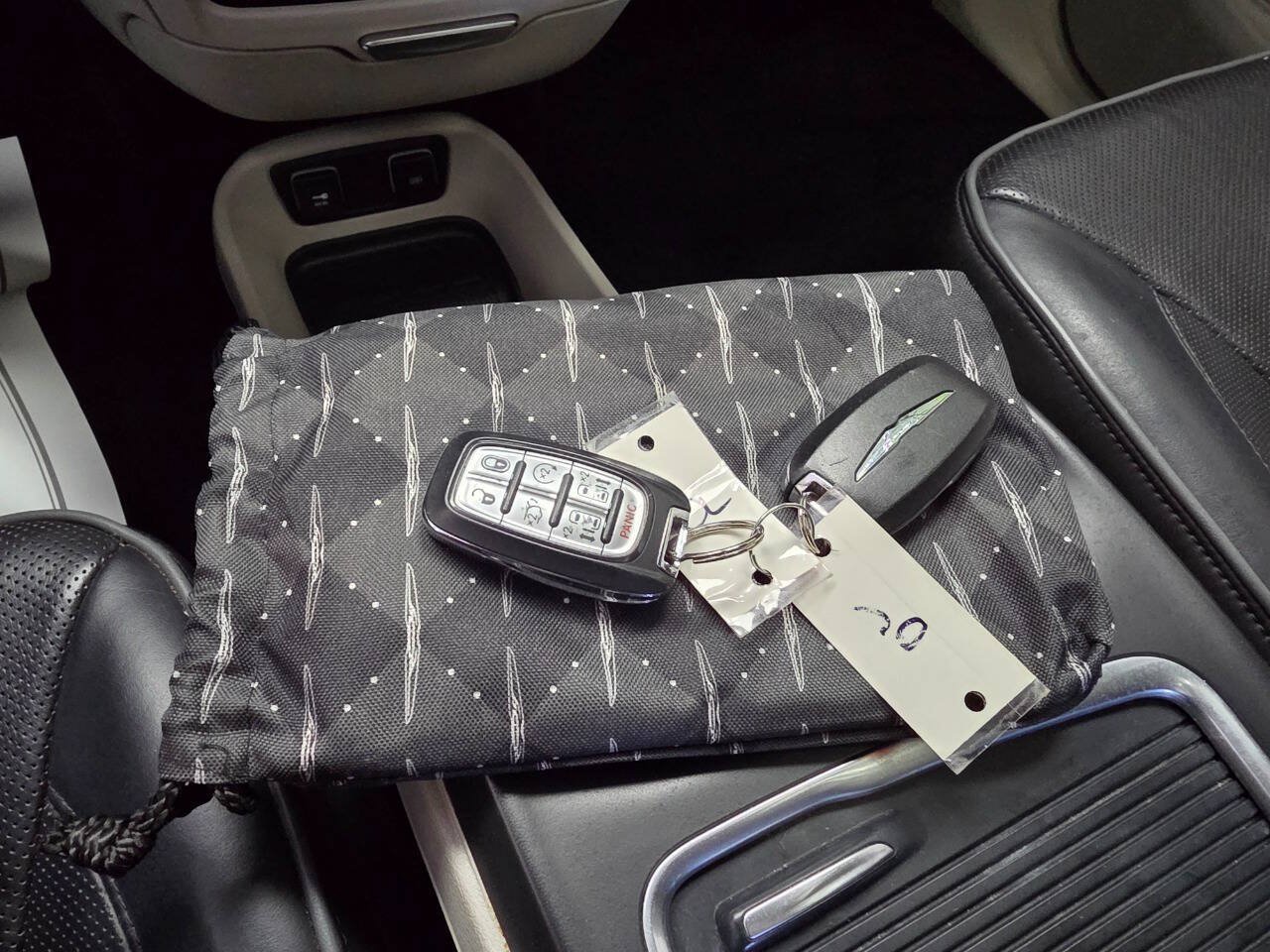 Used 2019 Chrysler Pacifica Limited FWD image 25