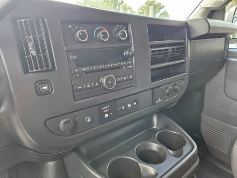 Used 2017 Chevrolet Express 3500 LS image 9
