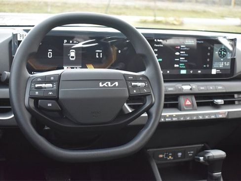 New 2025 Kia K4 LXS image 16