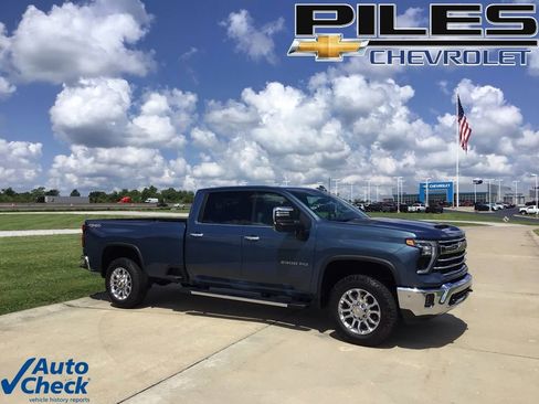 Used 2025 Chevrolet Silverado 2500 LTZ w/ LTZ Convenience Package image 1