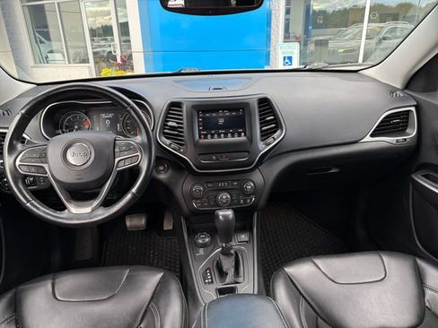 Used 2020 Jeep Cherokee Latitude Plus w/ Comfort/Convenience Group AWD/4WD image 29