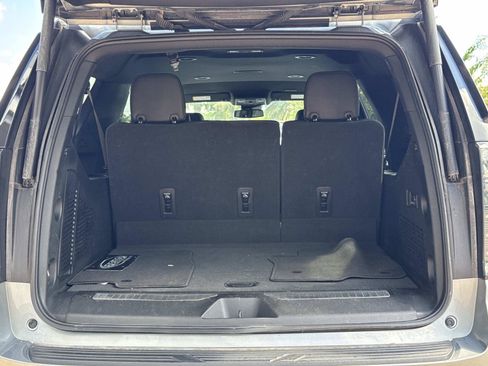 Used 2025 Chevrolet Suburban Premier RWD image 5