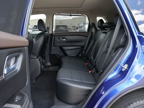 Used 2021 Nissan Rogue SV w/ Premium Package AWD/4WD image 18